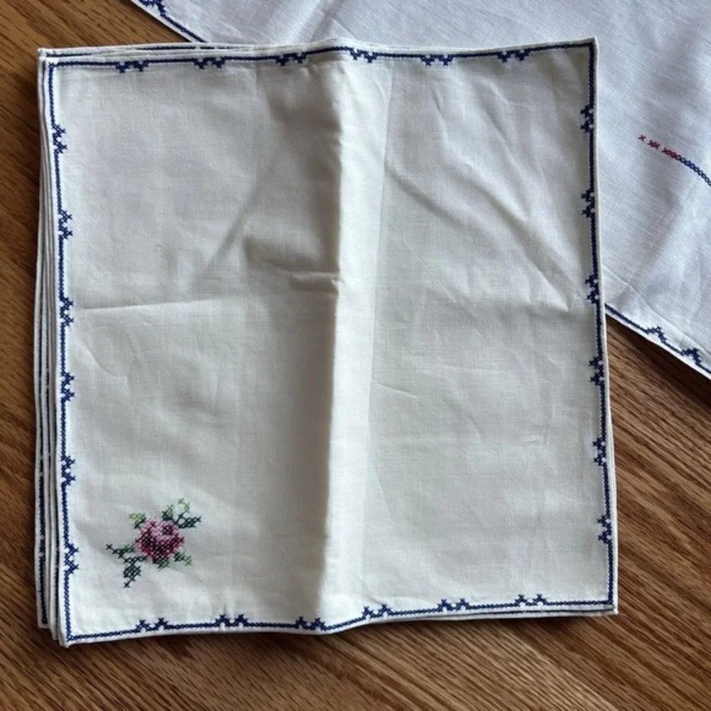 Vintage Linen Embroidered Table Topper & 6 Napkins Cottagecore Shabby Chic Italy